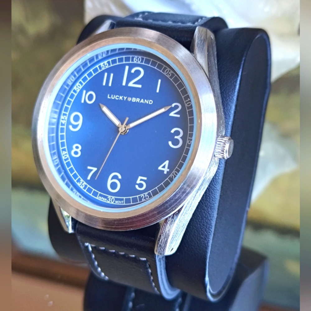 👦🏼 New! 👀 46mm Lucky Brand Watch, Blue with Black Leather Band.